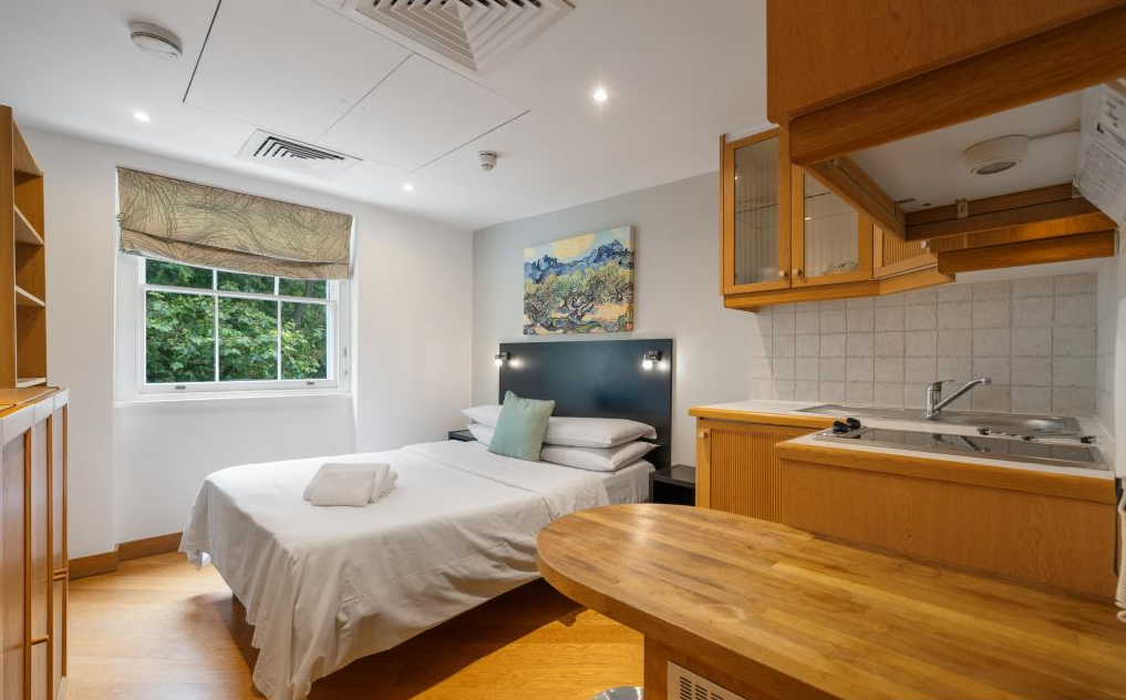 Property photo 1 of 8 Studio To Rent Bloomsbury