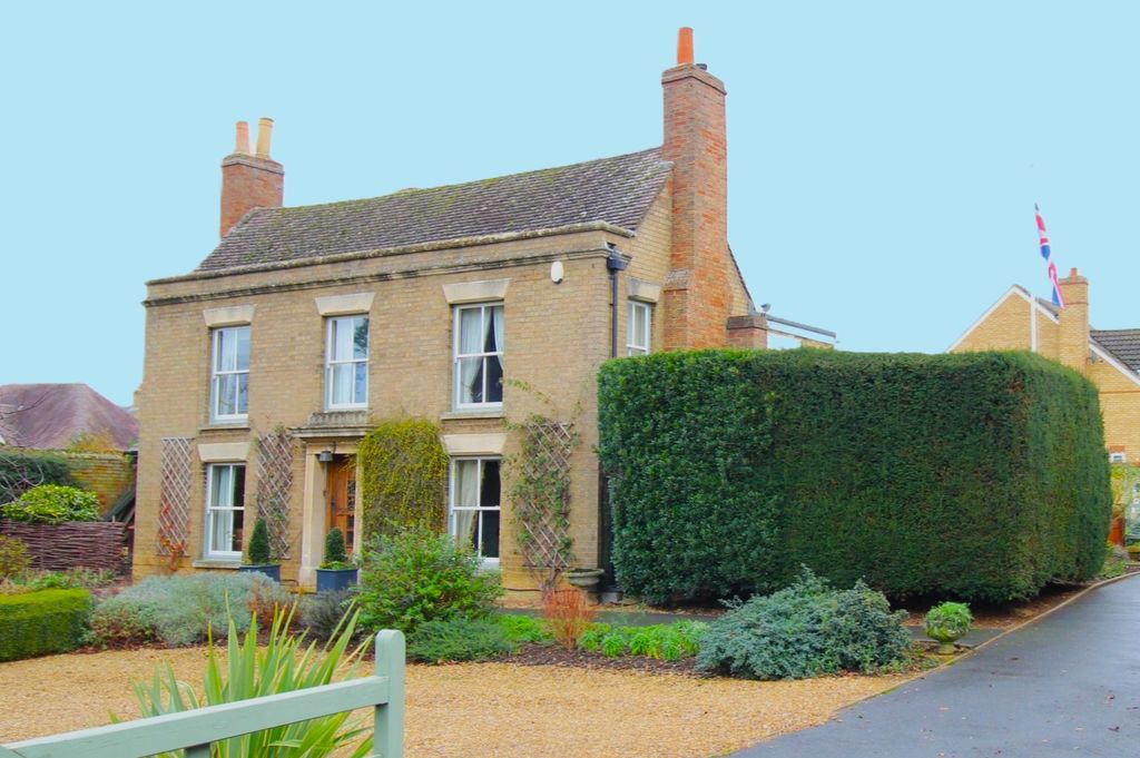 Property photo 1 of 25 Front