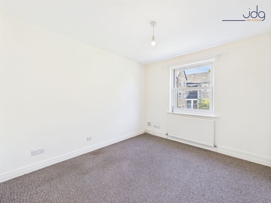 Property photo 2 of 6 Lounge