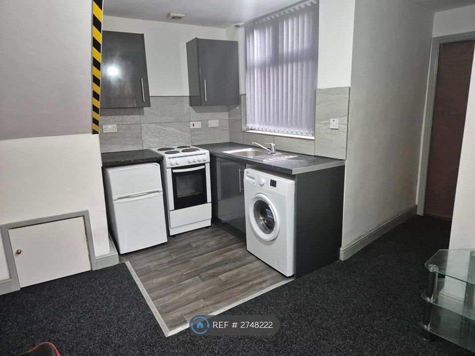 Property photo 3 of 8 Kitchen