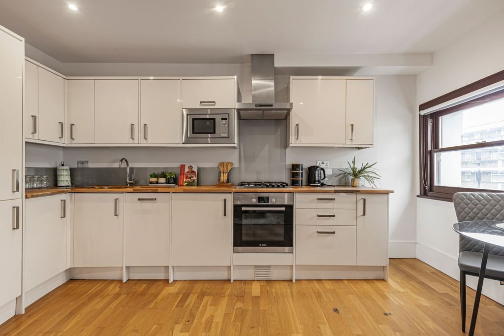 Property photo 2 of 8 Picture No. 37