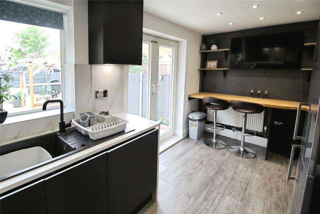 Property photo 3 of 11 Kitchen/Diner