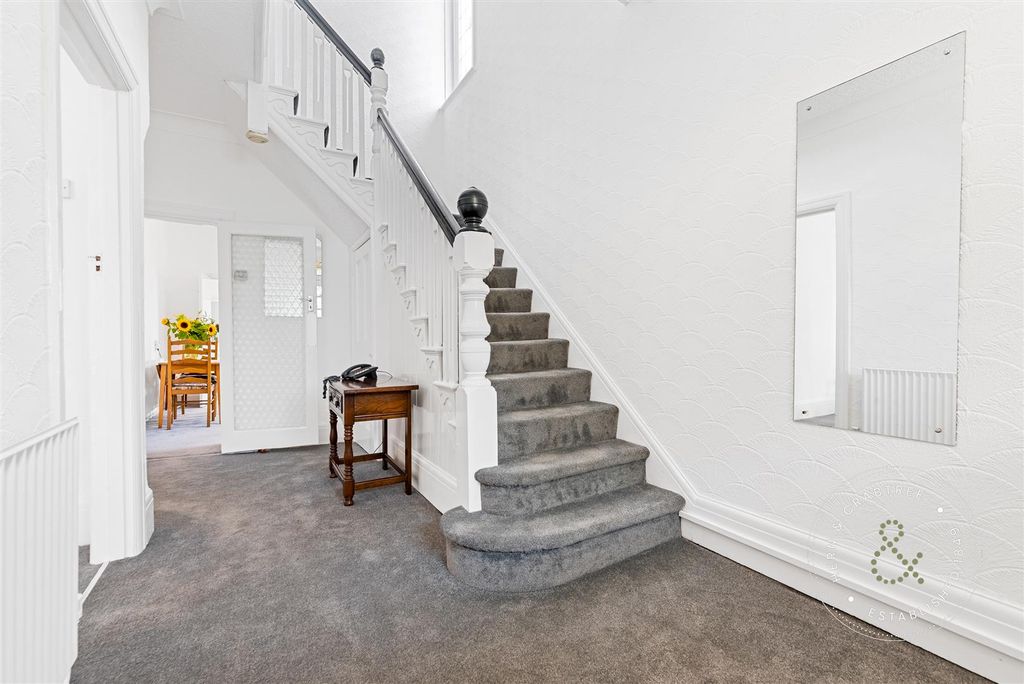 Property photo 2 of 48 Thompson-Avenue-16.Jpg
