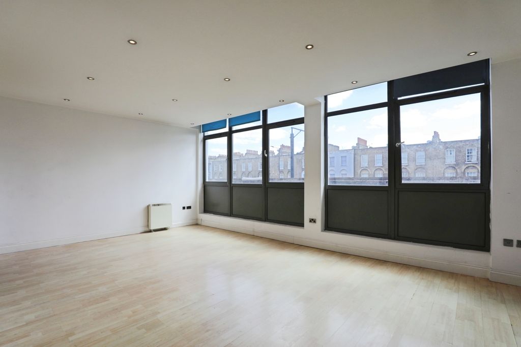 Property photo 2 of 6 83Aa53d4-0Q8A9295