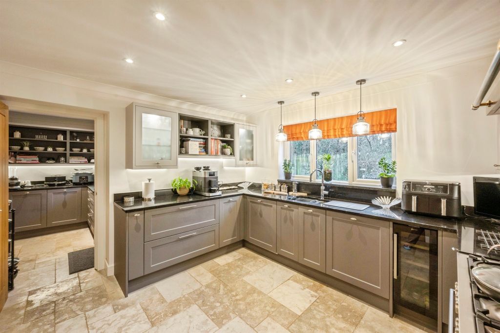 Property photo 2 of 24