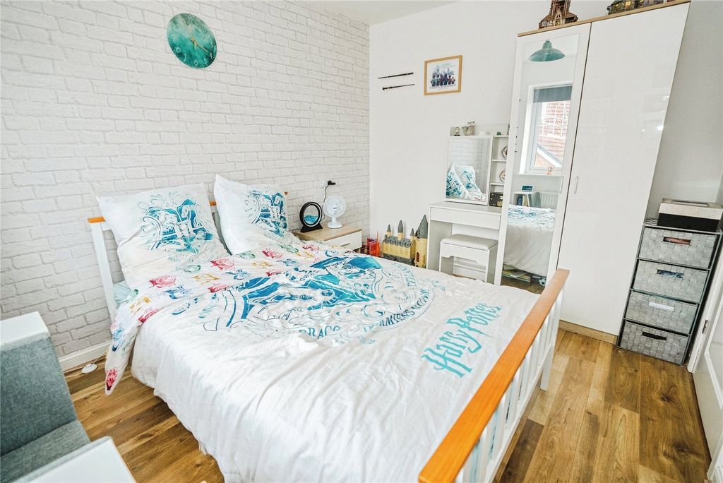 Property photo 3 of 23 Bedroom 2