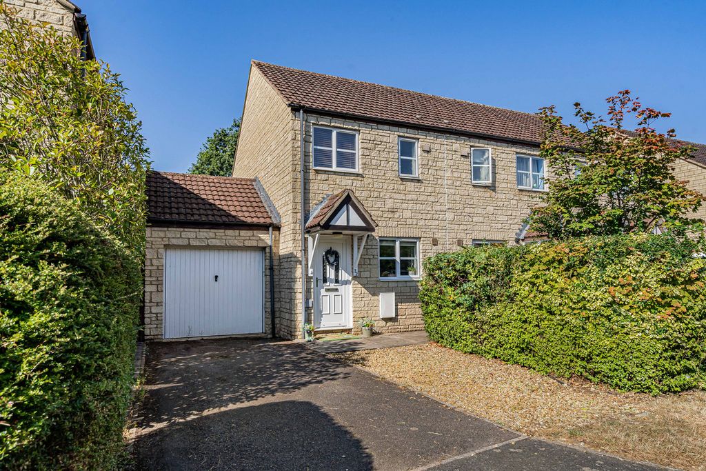 Property photo 1 of 28
