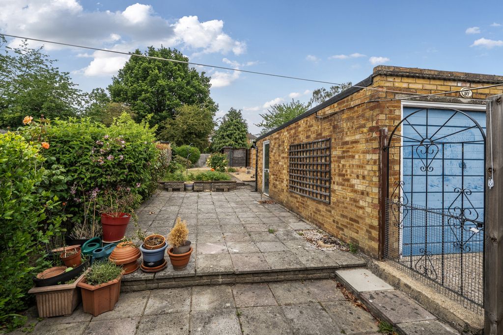 Property photo 3 of 17 1299753-29-682Dcb...