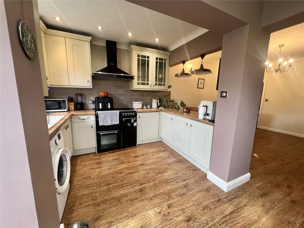 Property photo 2 of 19 Picture No. 10