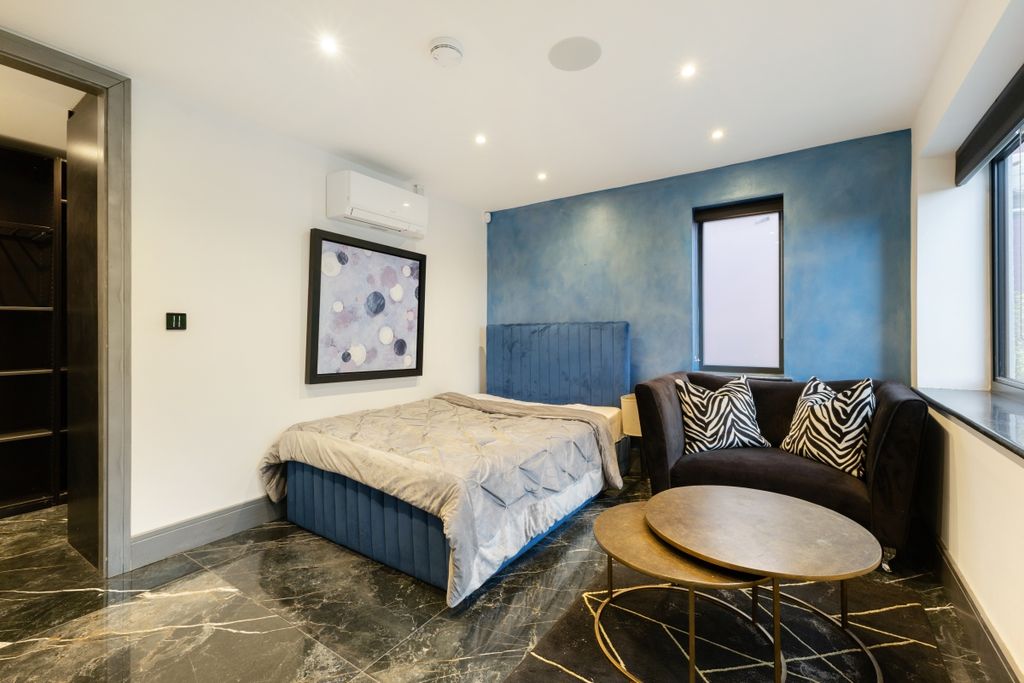 Additional image 25 of 5 bed detached house to rentWaggon Road, Barnet EN4