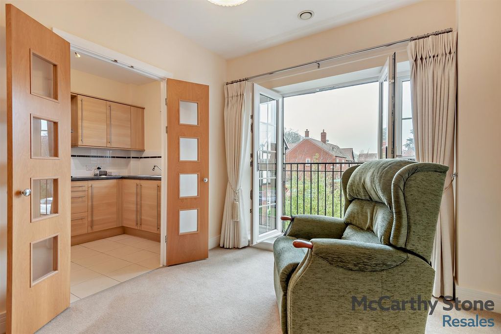 Property photo 3 of 32 8673961-Interior09-800.Jpg