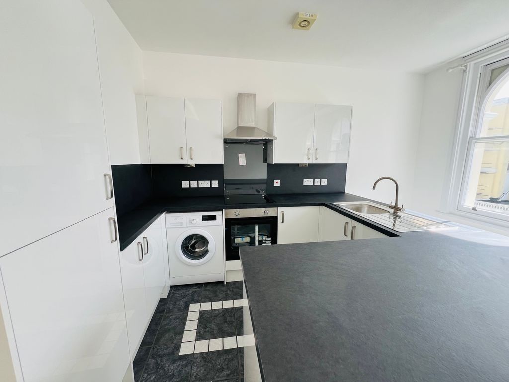 Property photo 2 of 13 Kitchen