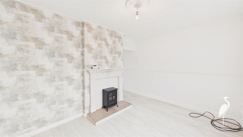 Property photo 3 of 21 Lounge