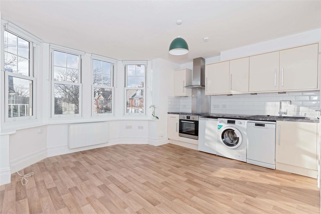 Property photo 3 of 15 For Sale By Aspire Residential - Alexandra Road
