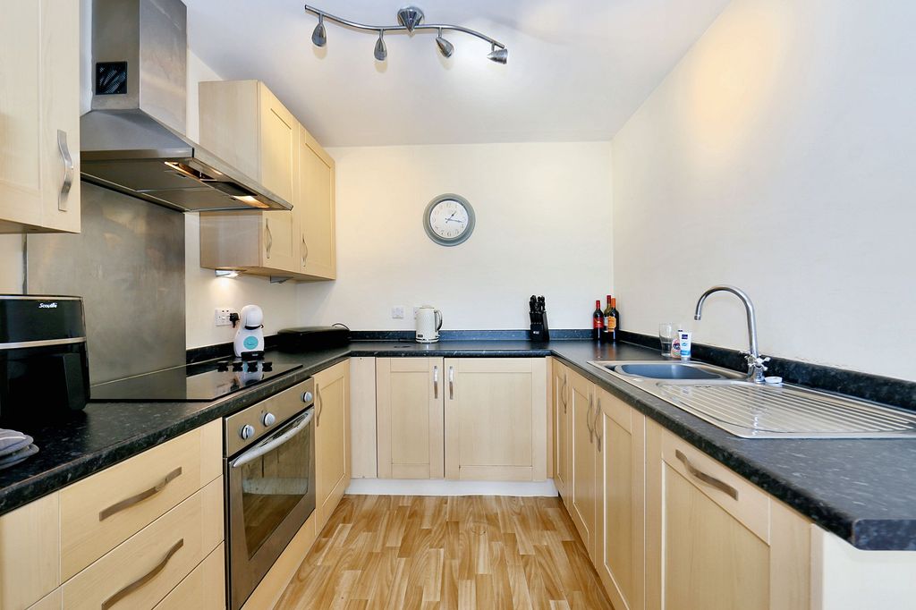 Property photo 3 of 18
