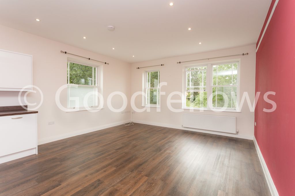 Property photo 3 of 9 6 Abigail Ct-12.Jpg