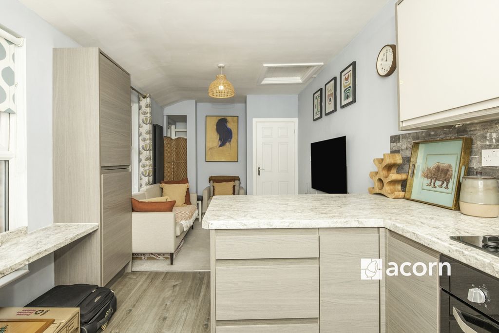 Property photo 3 of 7 Upper 6