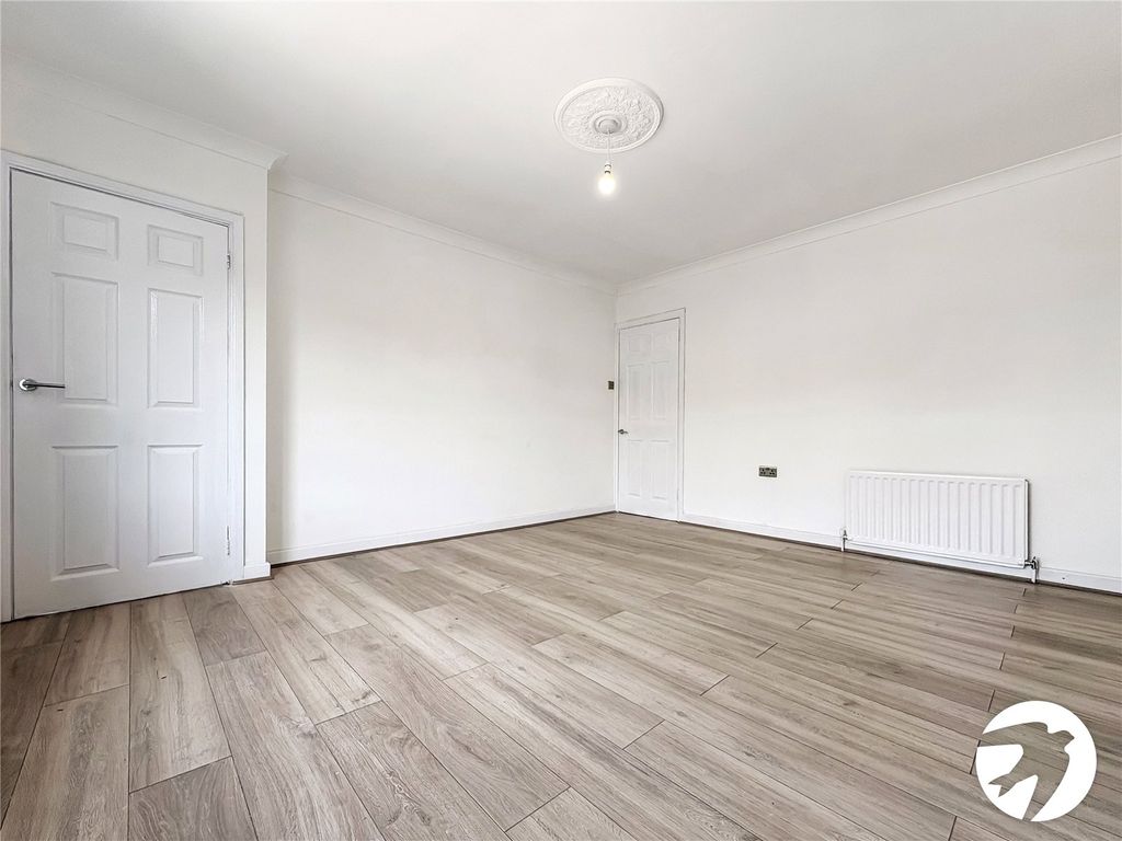 Property photo 3 of 17 Picture No. 19