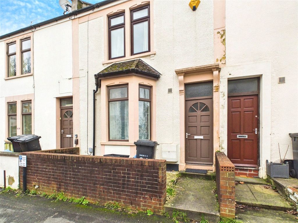Property photo 2 of 13 Picture No. 18