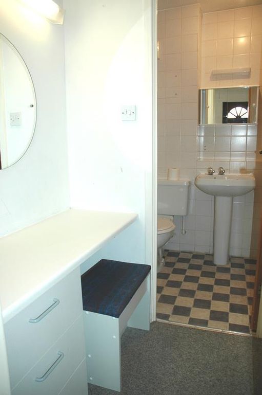 Property photo 3 of 6 Nr204 Bathrm.Jpg