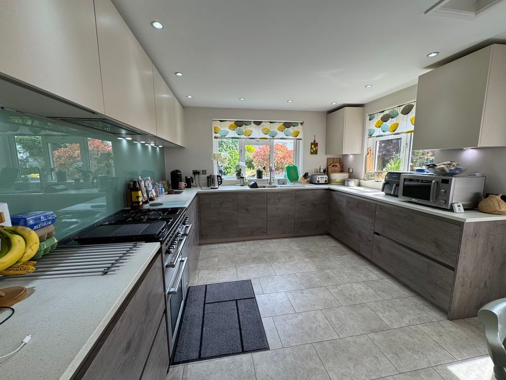 Property photo 3 of 32 Kitchen Area
