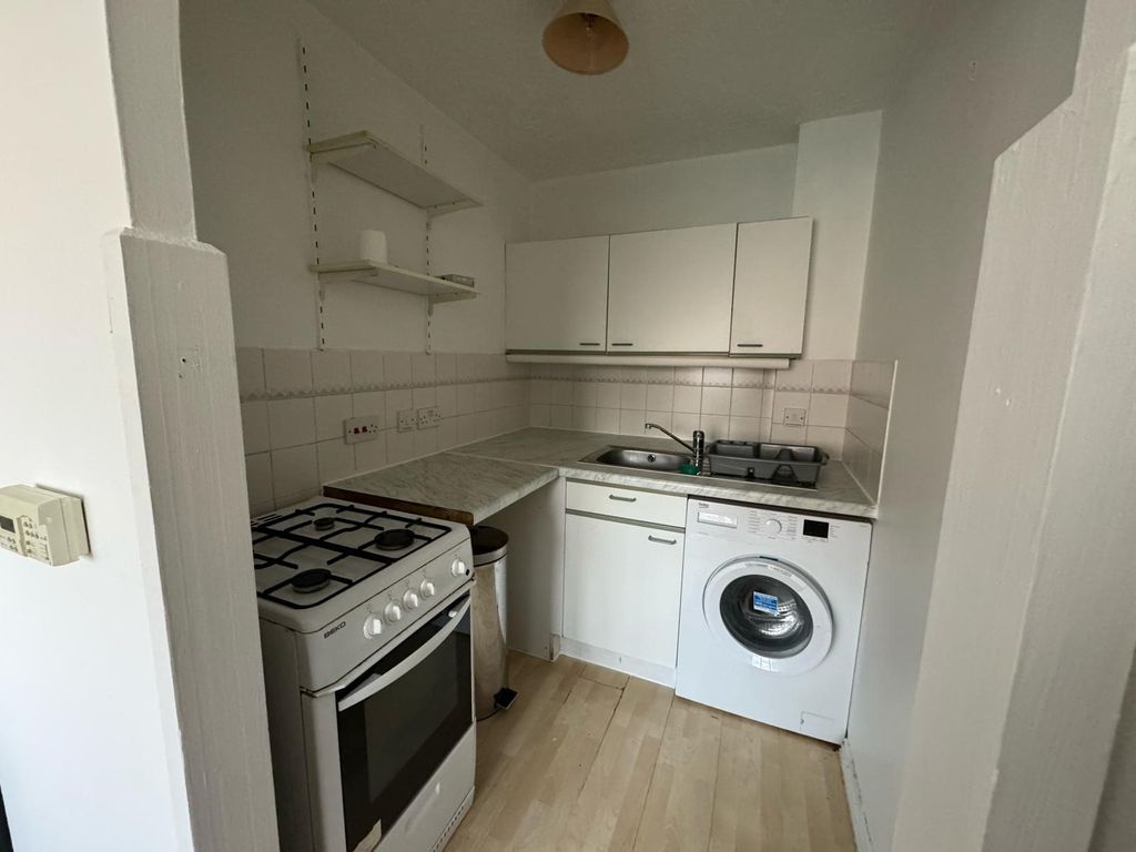 Property photo 3 of 5 Kitchen