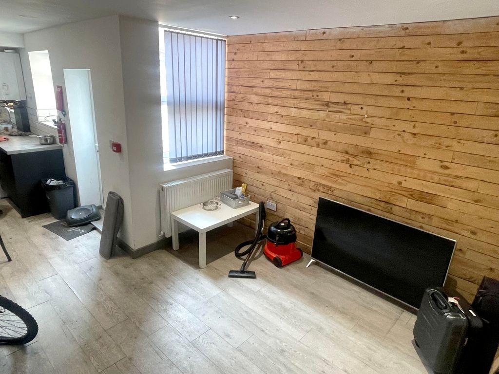 Property photo 3 of 7 Lounge