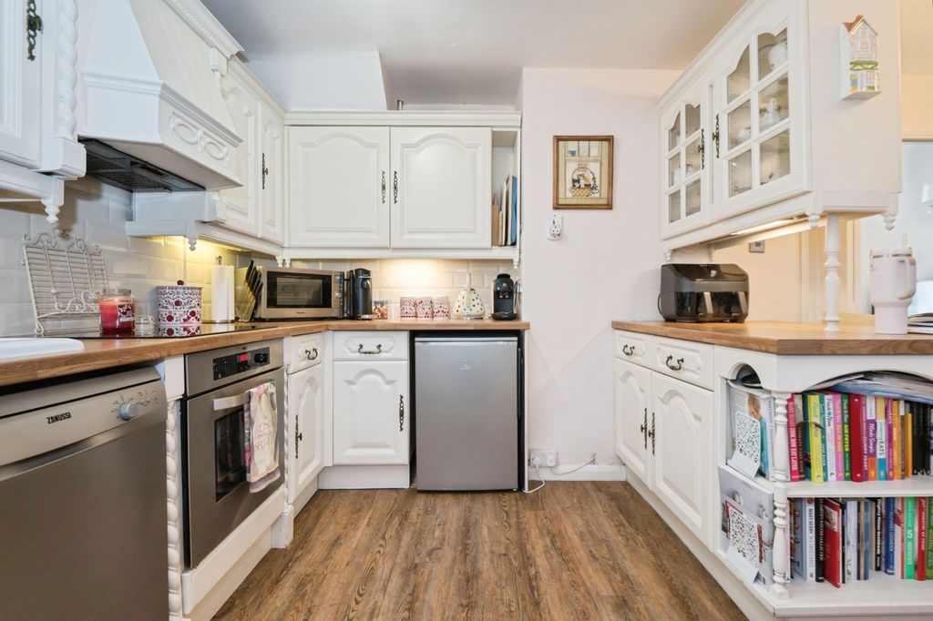 Property photo 3 of 17 Photo