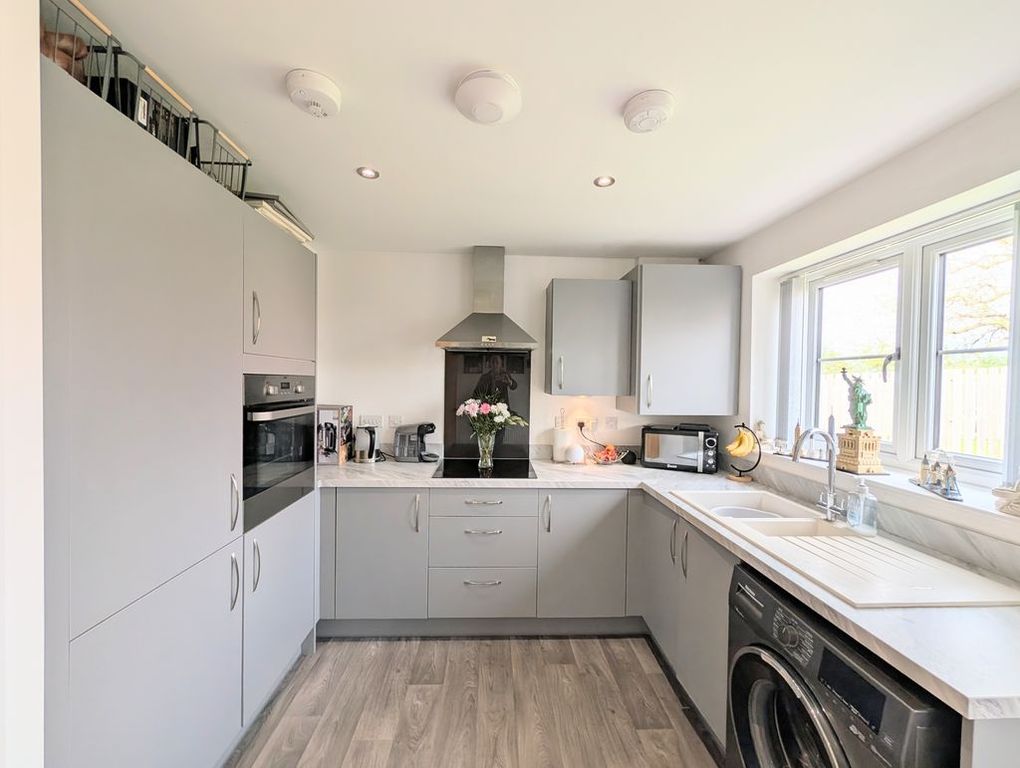 Property photo 3 of 14 Kitchen