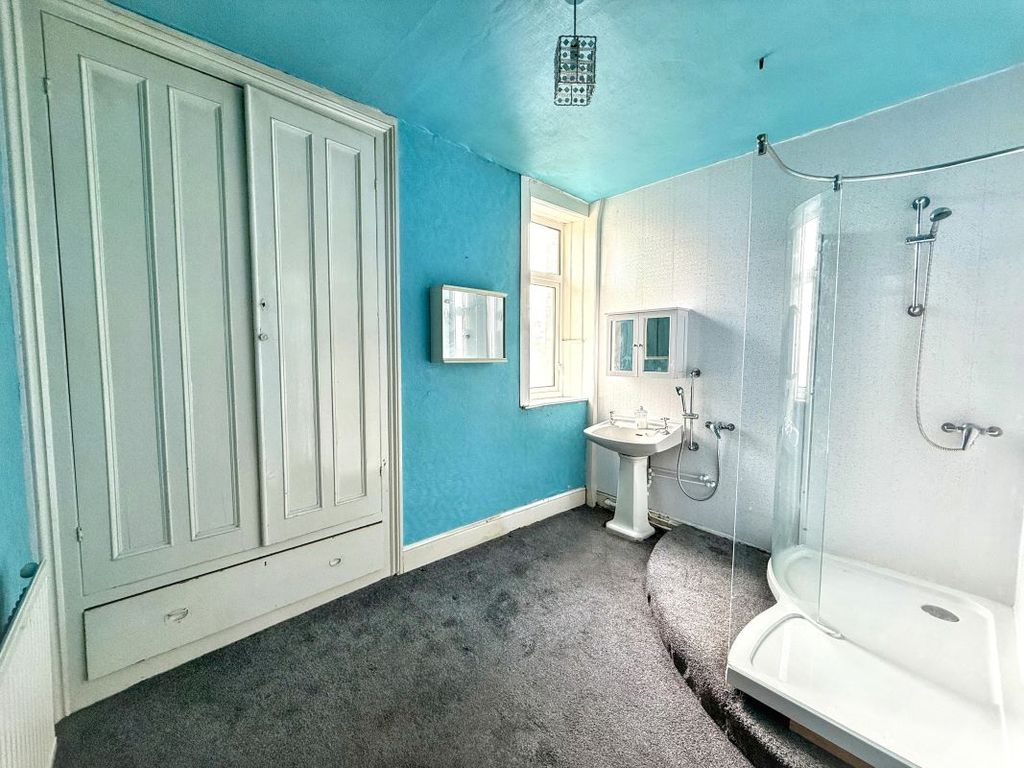 Property photo 3 of 32