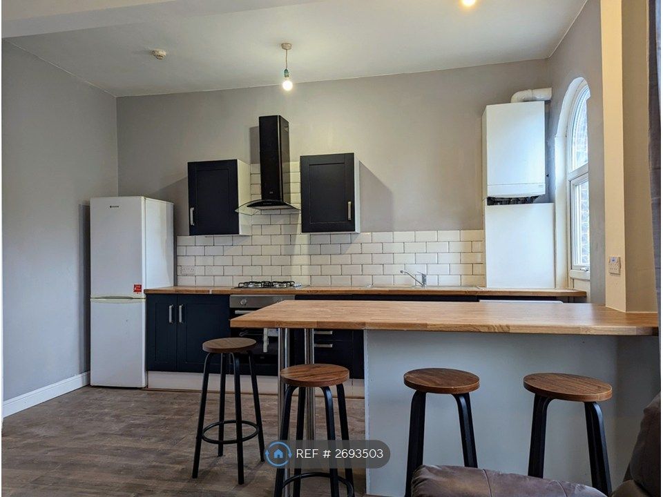 Property photo 2 of 15 Kitchen/Living