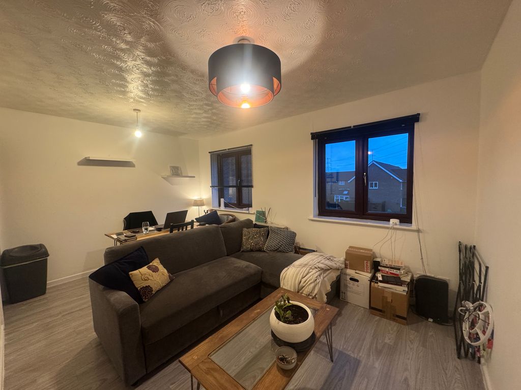 Property photo 1 of 4 Living Room