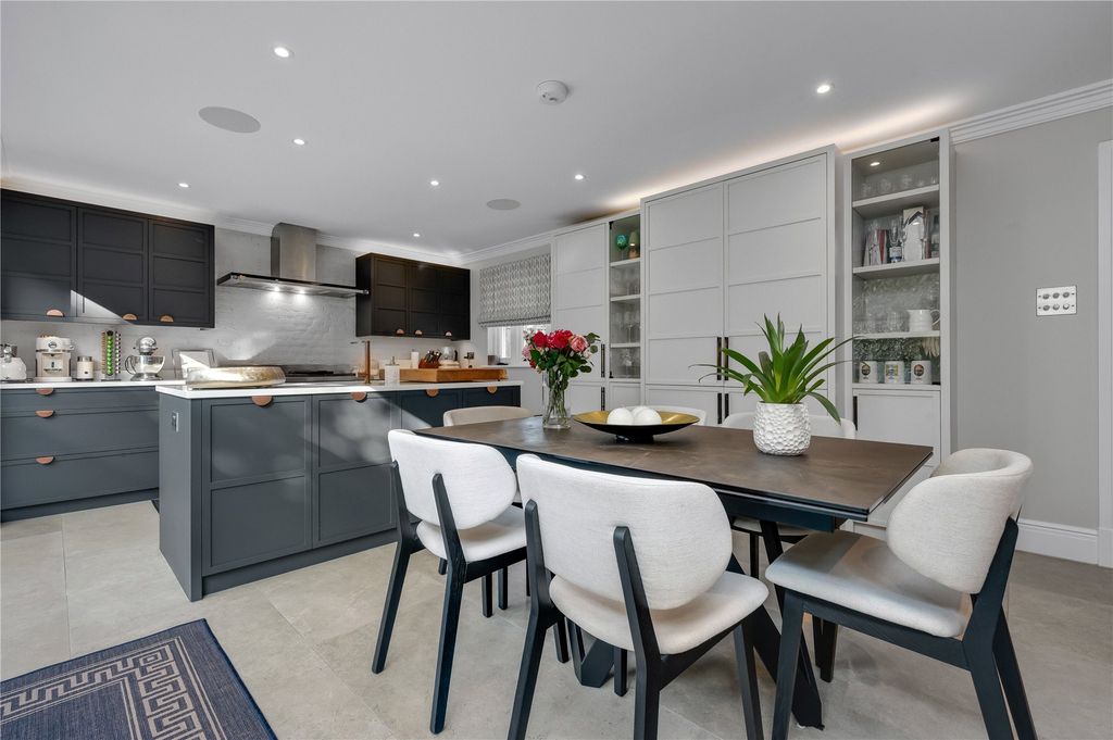 Property photo 2 of 12 Kitchen/Dining Area