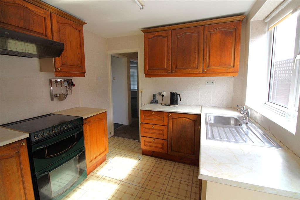 Property photo 3 of 16 Kitchen