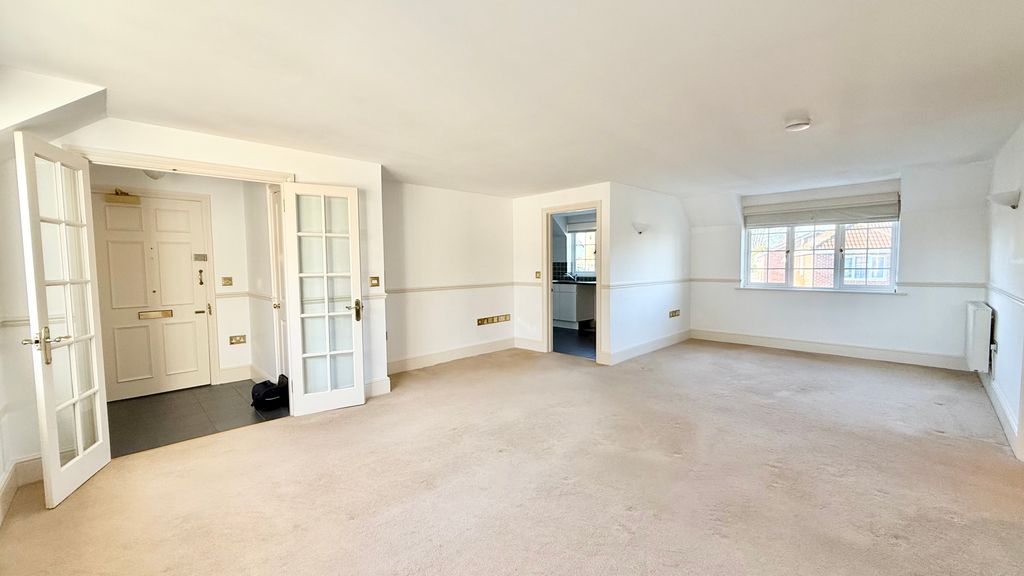 Property photo 3 of 12 Lounge/Dining Room