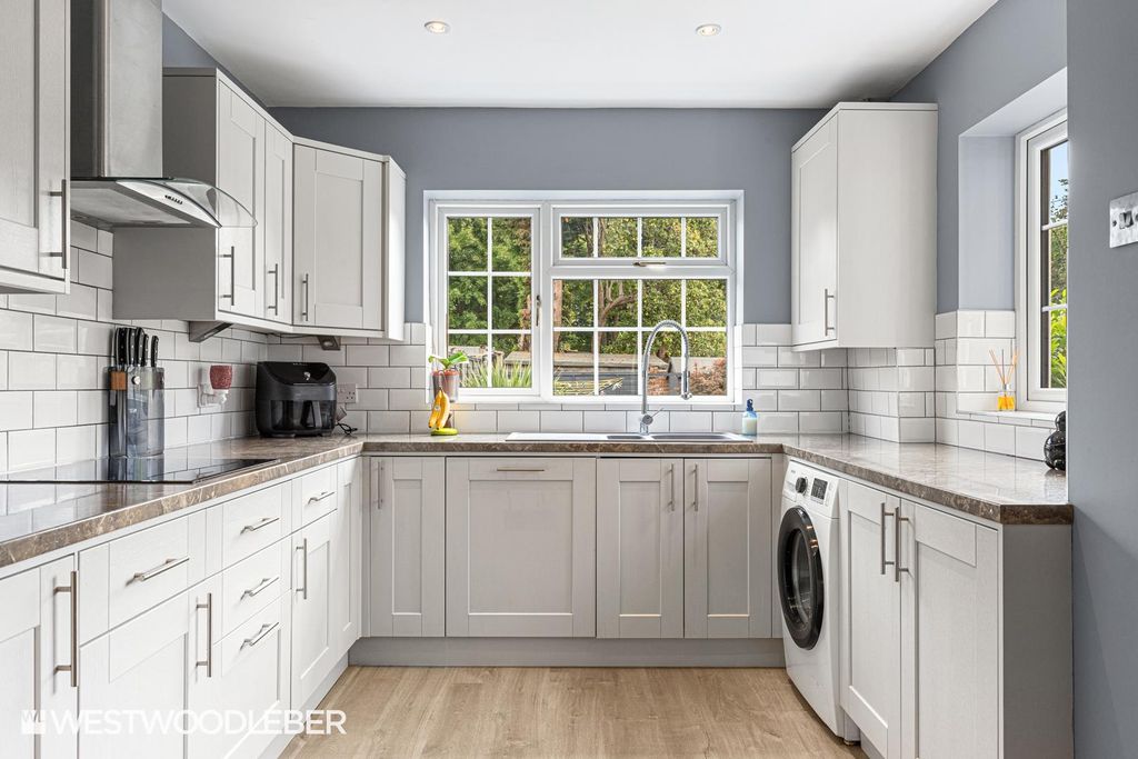 Property photo 3 of 21 Roundmoordrive_9.Jpg