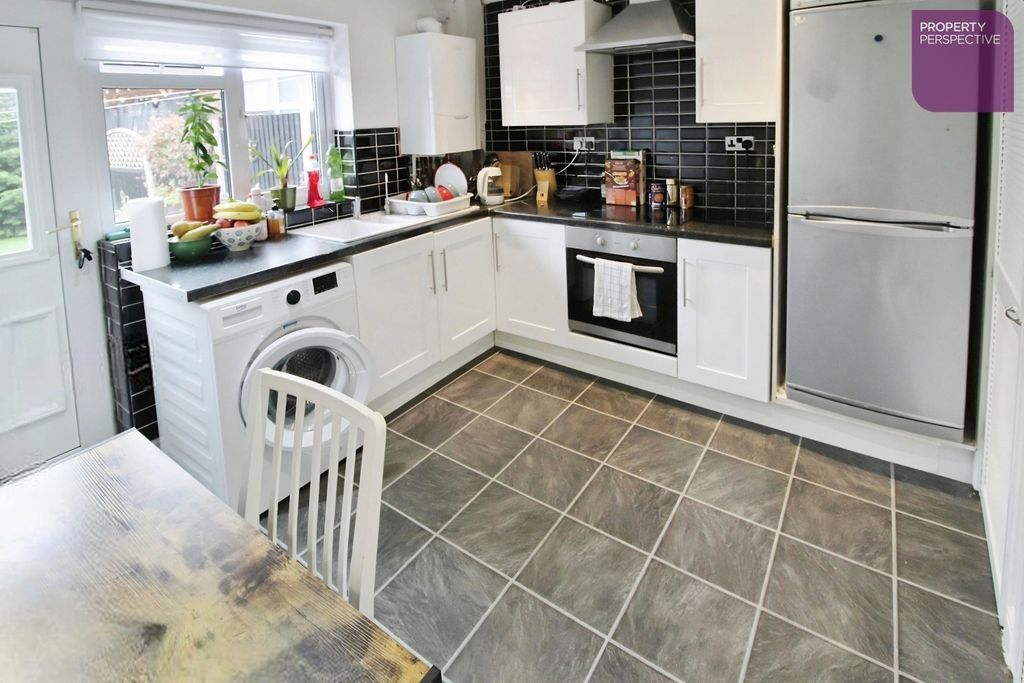 Property photo 3 of 8 Dining Kitchen