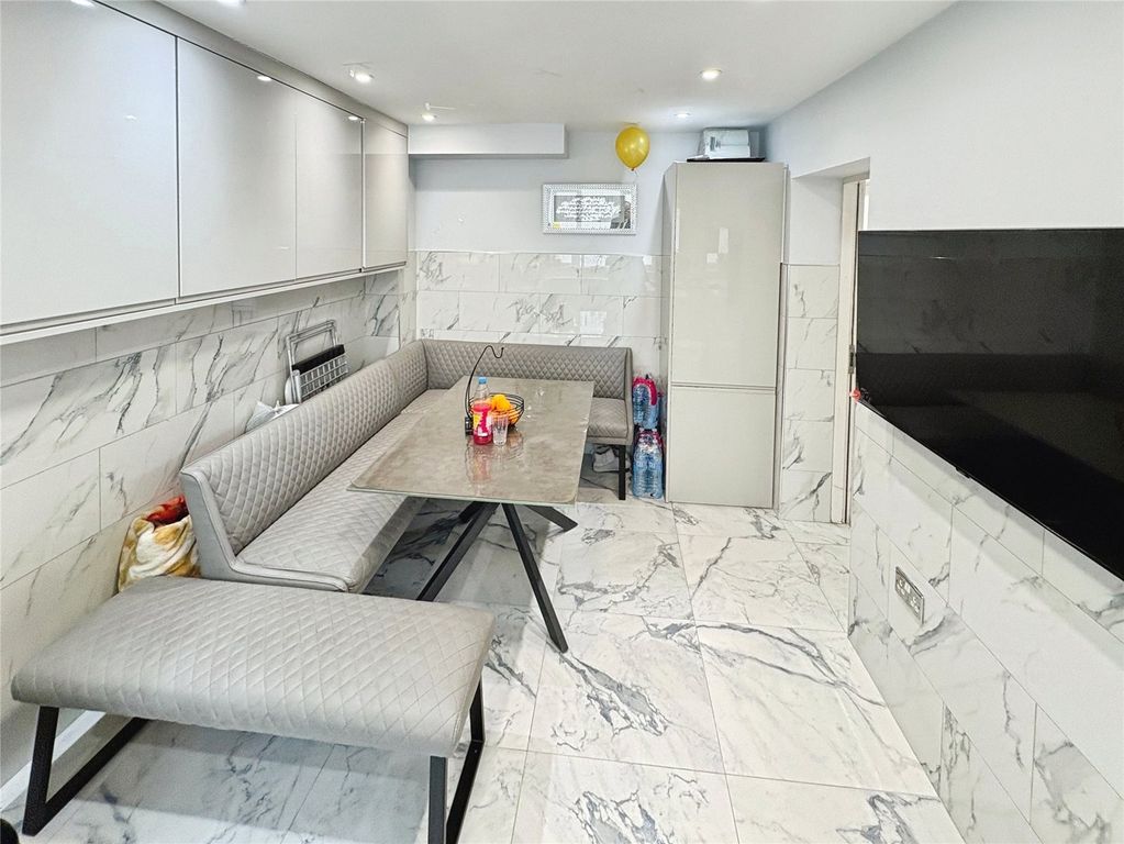 Property photo 3 of 12 Dining Kitchen