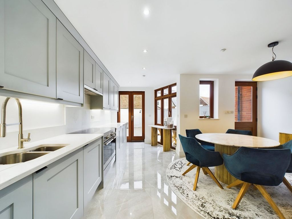 Property photo 2 of 26