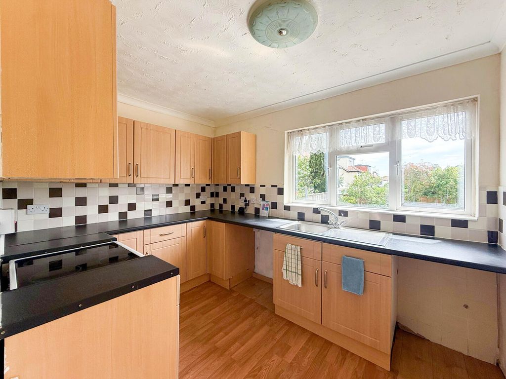 Property photo 2 of 12 Kitchen
