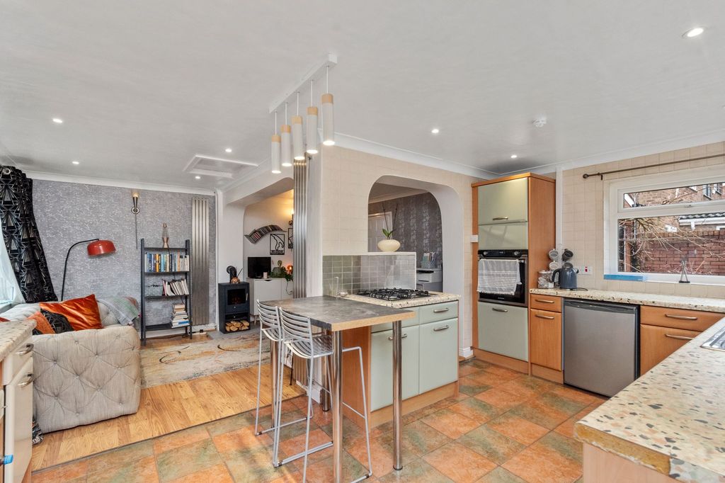 Property photo 3 of 35