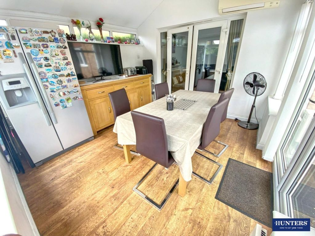 Property photo 2 of 19 Conservatory