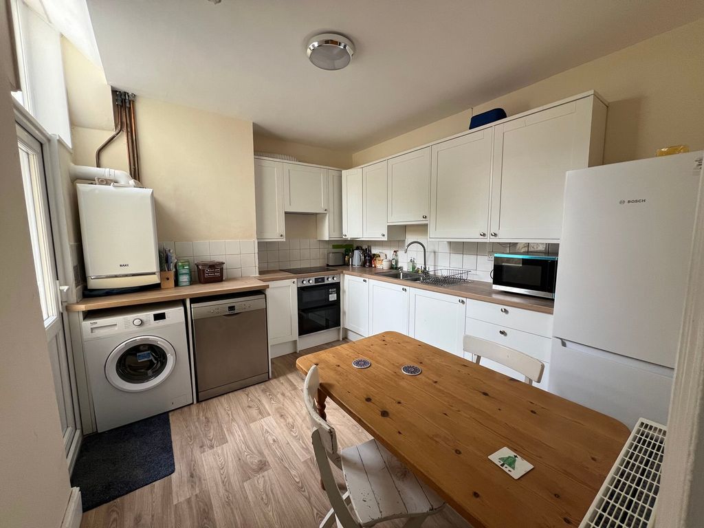 Property photo 2 of 7 A Bright And Clean Kitchenette With Modern Applian...