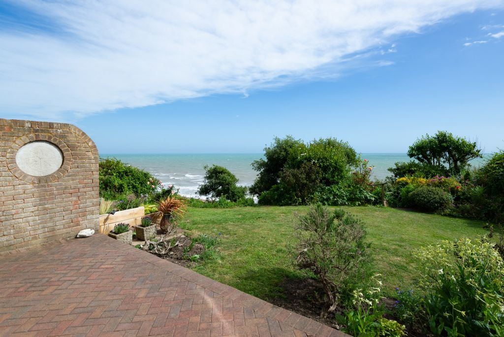 Property photo 2 of 20 3355547