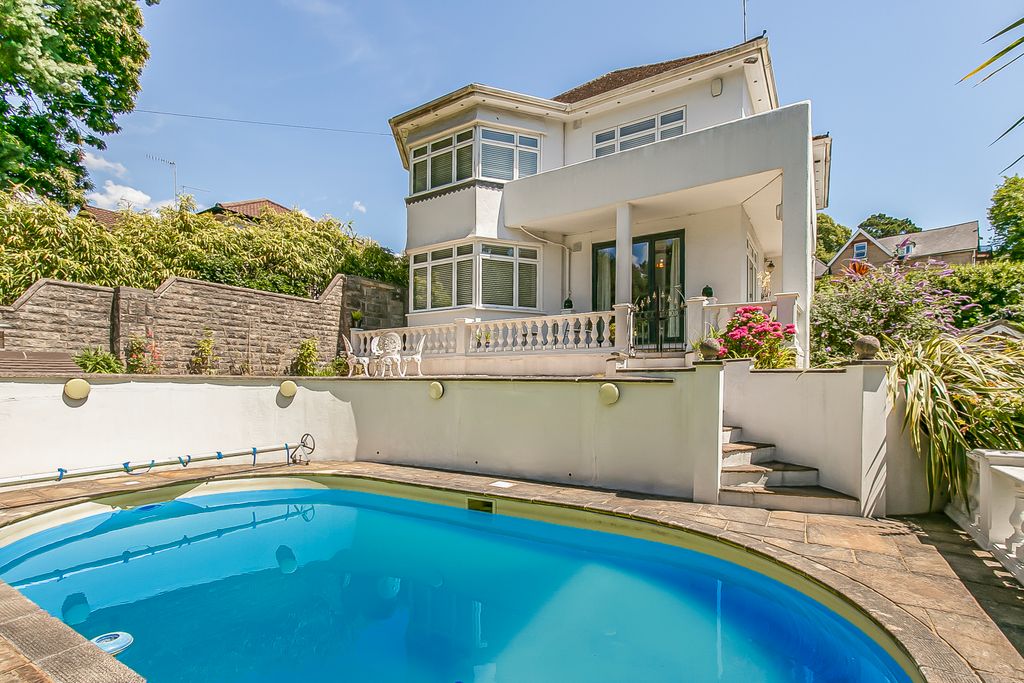 Property photo 1 of 34