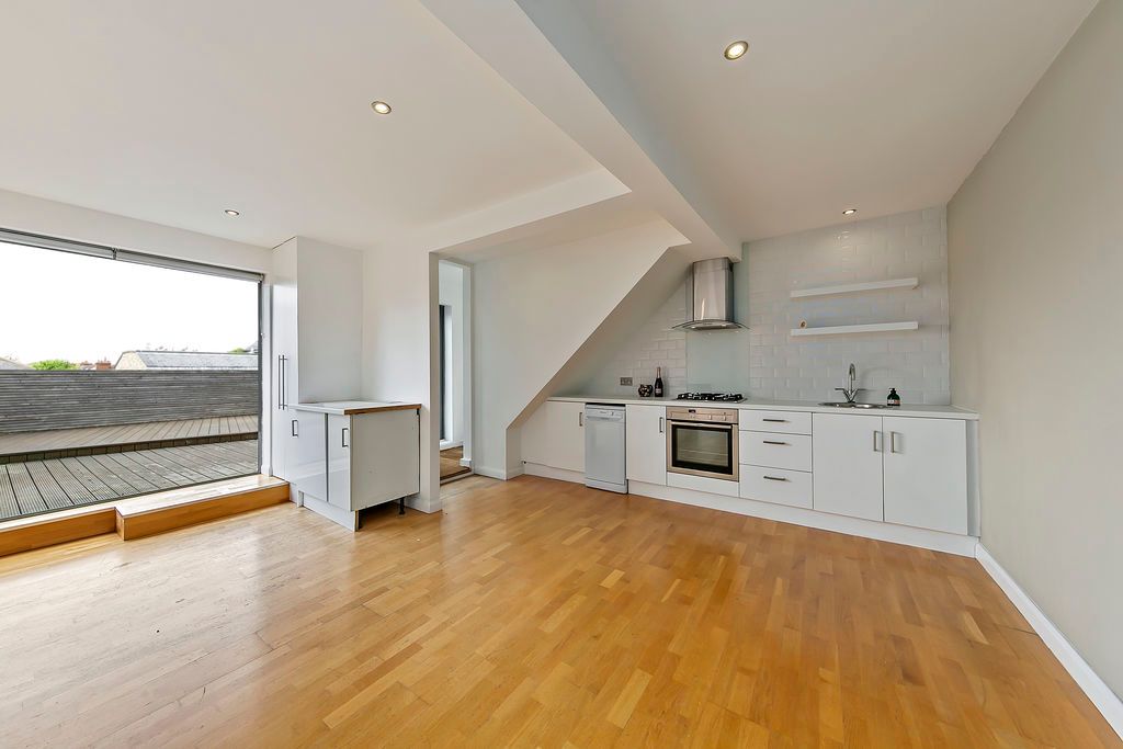 Property photo 3 of 14 Kitchen / Lounge