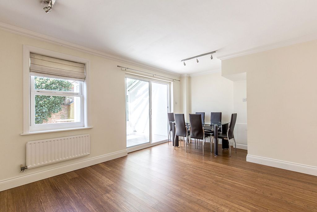 Property photo 3 of 18 Living_Room