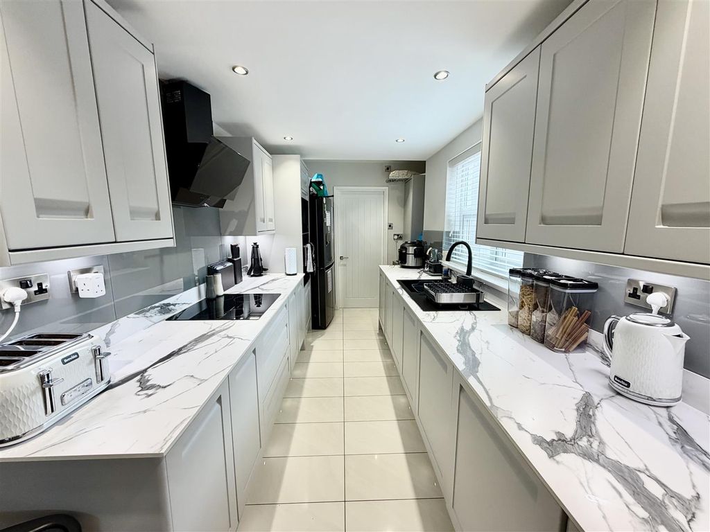 Property photo 2 of 22 Kitchen