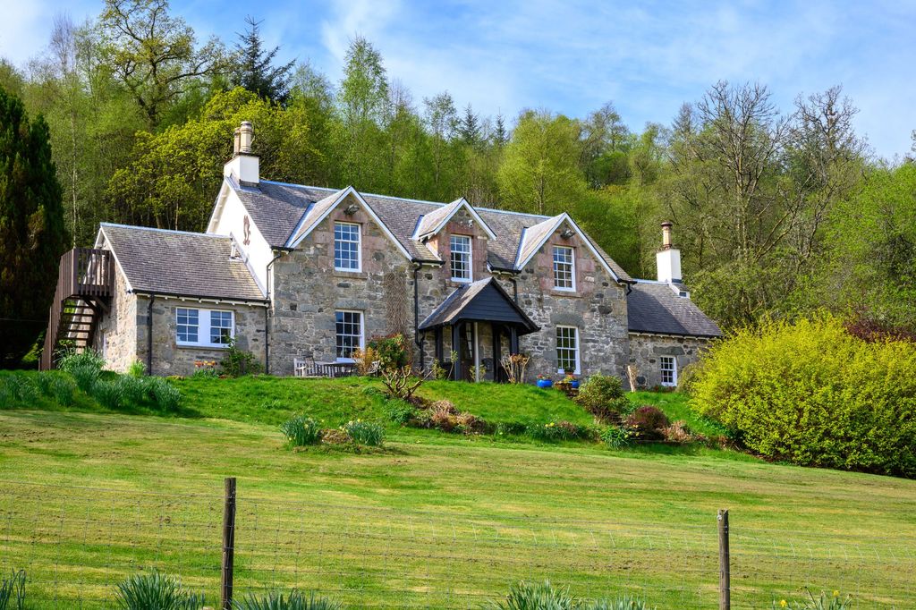 Property photo 1 of 33