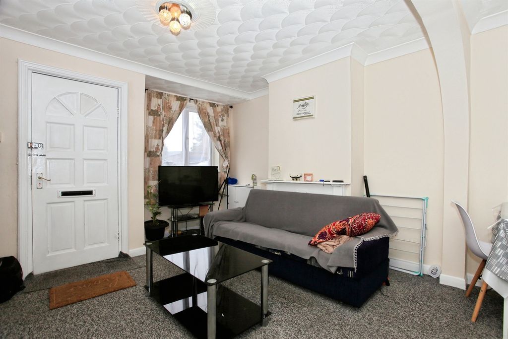Property photo 2 of 9